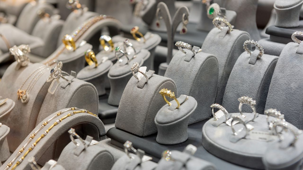 How to Manage Custom Jewelry Orders: Key Tips for Wholesale Suppliers